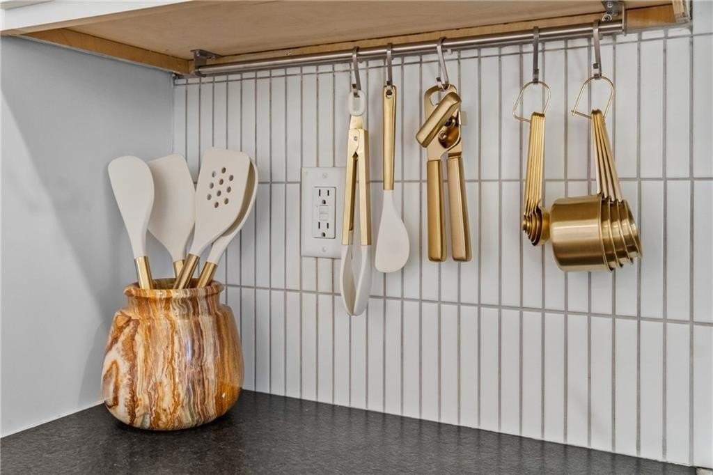 913 S Wichita Ave - Photo 4 of 24