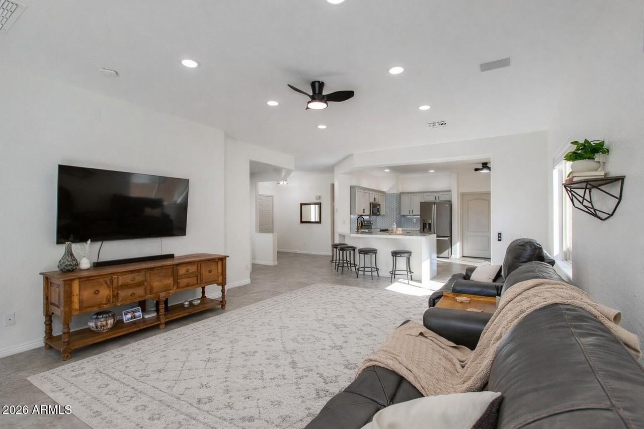 8242 S Hidden Trail Ct - Photo 5 of 23