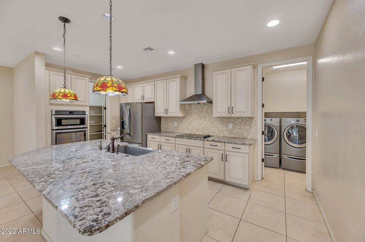 4625 E Beck Ln - Photo 4 of 28