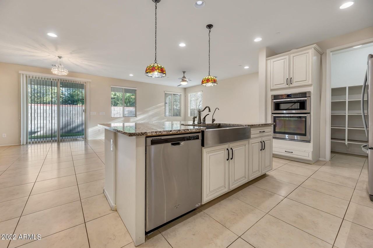 4625 E Beck Ln - Photo 5 of 28