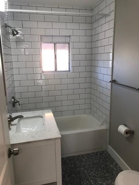 1914 W Holly St - Photo 5 of 24