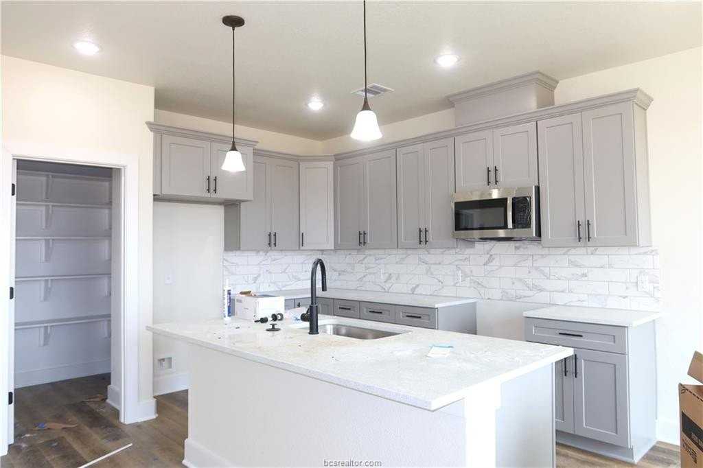 1965 Cambria Dr - Photo 3 of 26