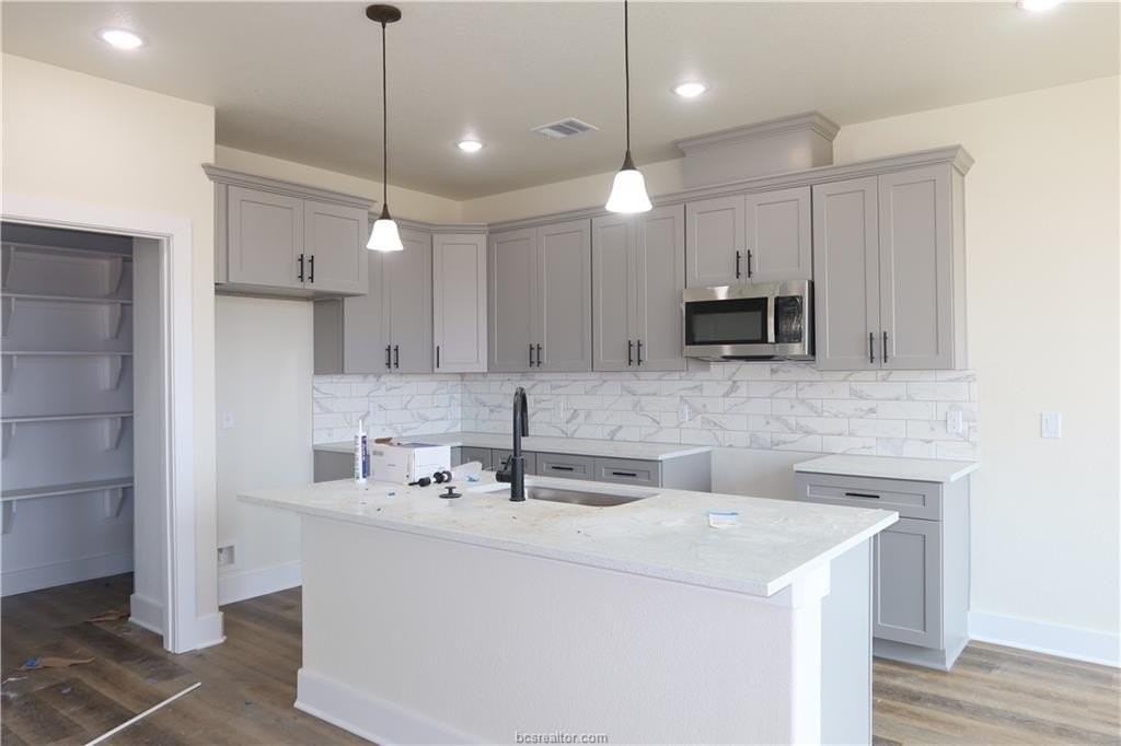 1965 Cambria Dr - Photo 4 of 26