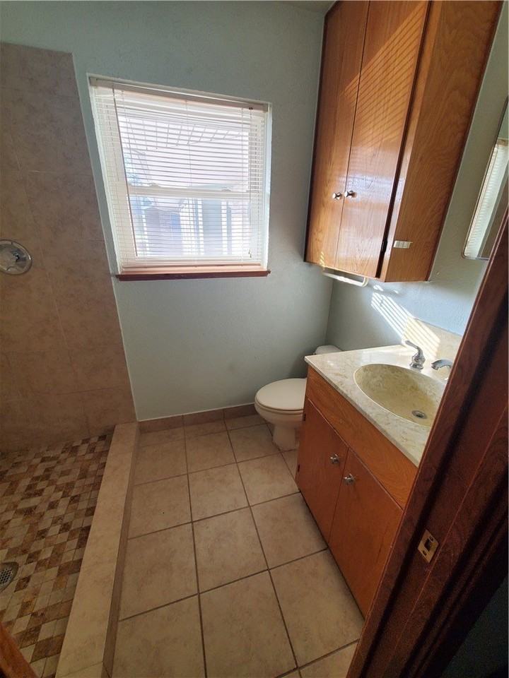 4010 Bahama Dr - Photo 2 of 6