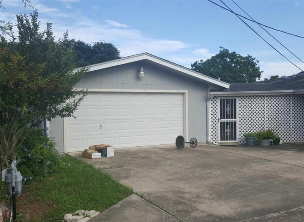 4010 Bahama Dr - Photo 3 of 6