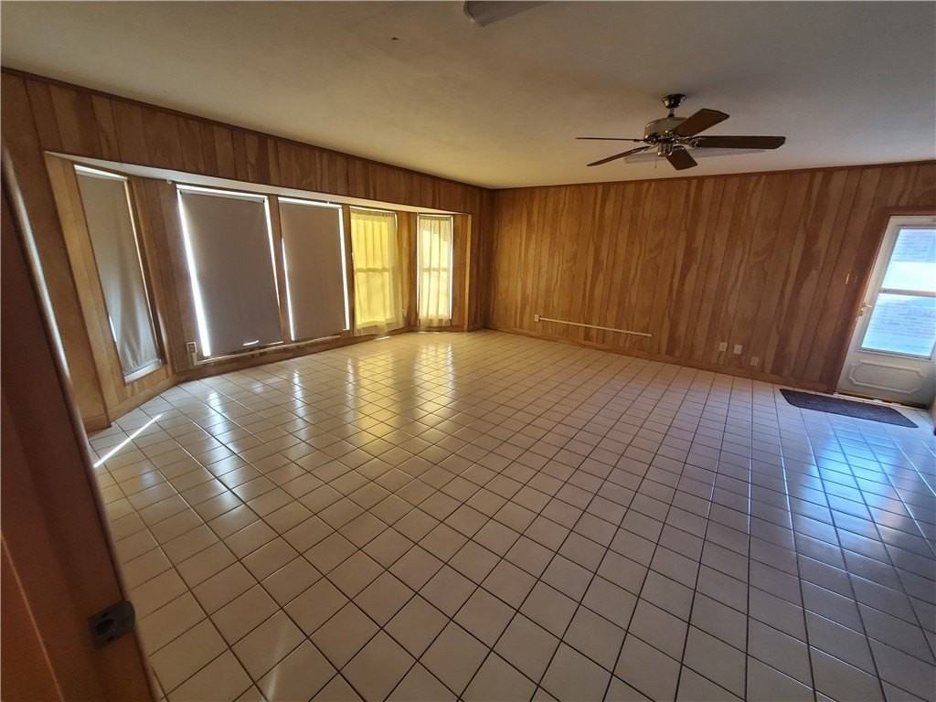 4010 Bahama Dr - Photo 4 of 6