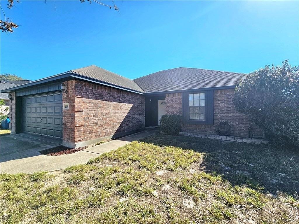 2285 Hillcrest - Photo 2 of 7