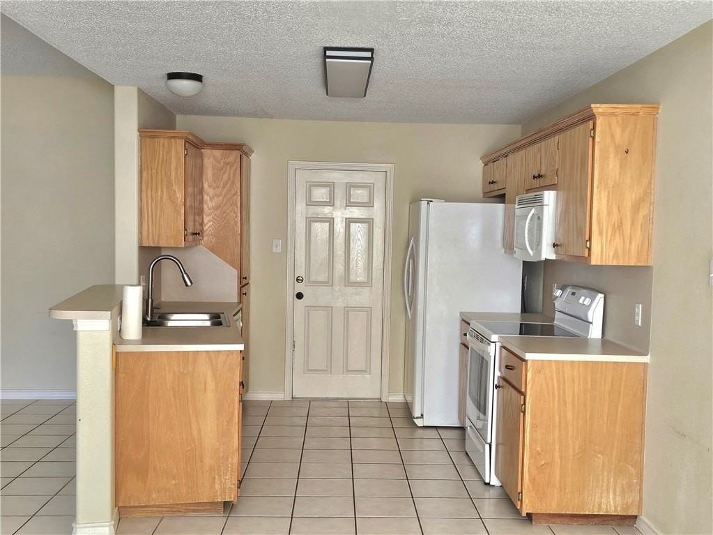 2285 Hillcrest - Photo 3 of 7