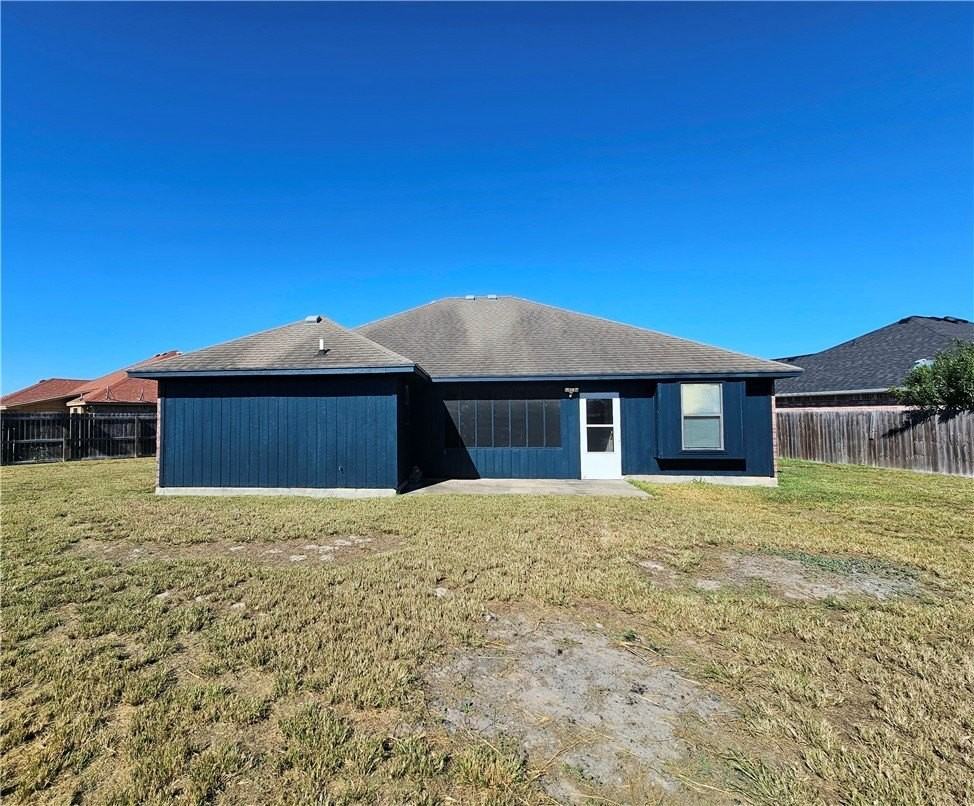 2285 Hillcrest - Photo 4 of 7