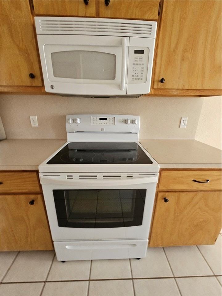 2285 Hillcrest - Photo 5 of 7