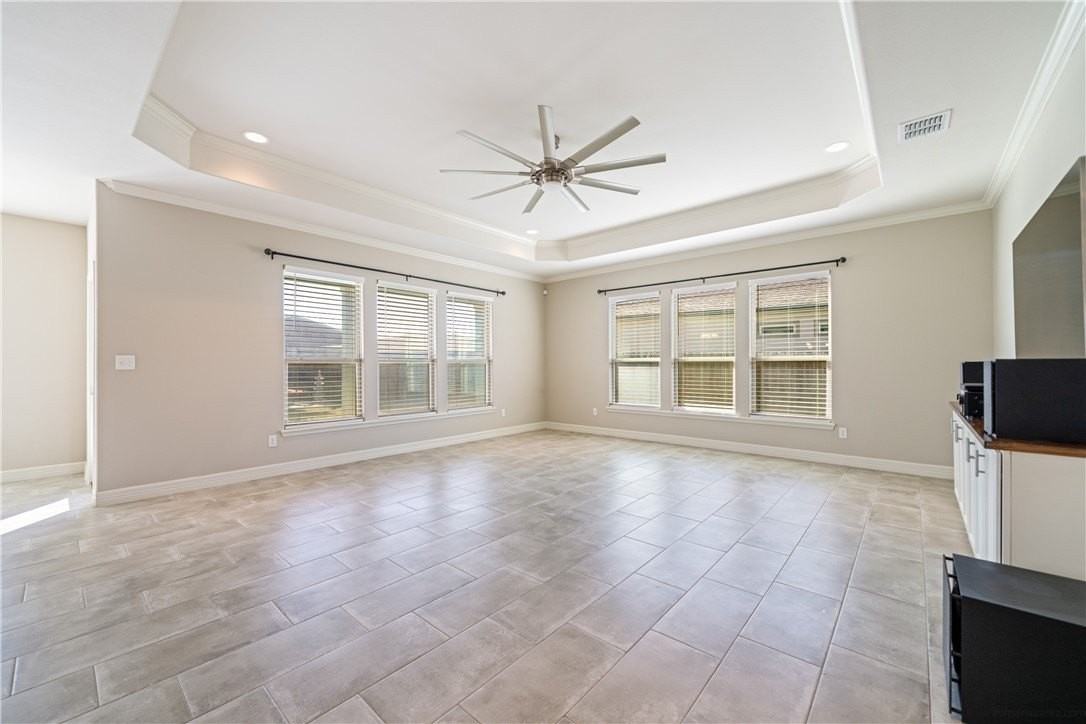 103 Foxtail Palm Dr - Photo 4 of 33