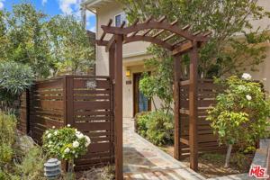 featured image of 907 Las Pulgas Rd