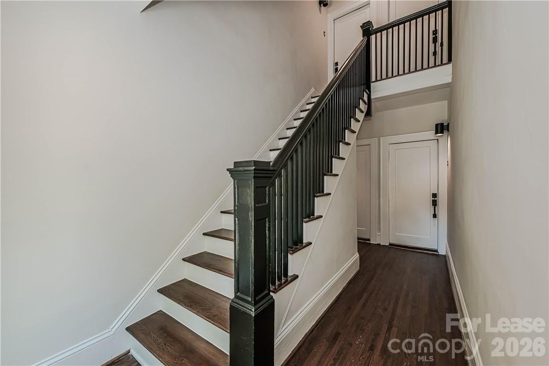 616 Oakland Ave Apt B #B - Photo 3 of 24