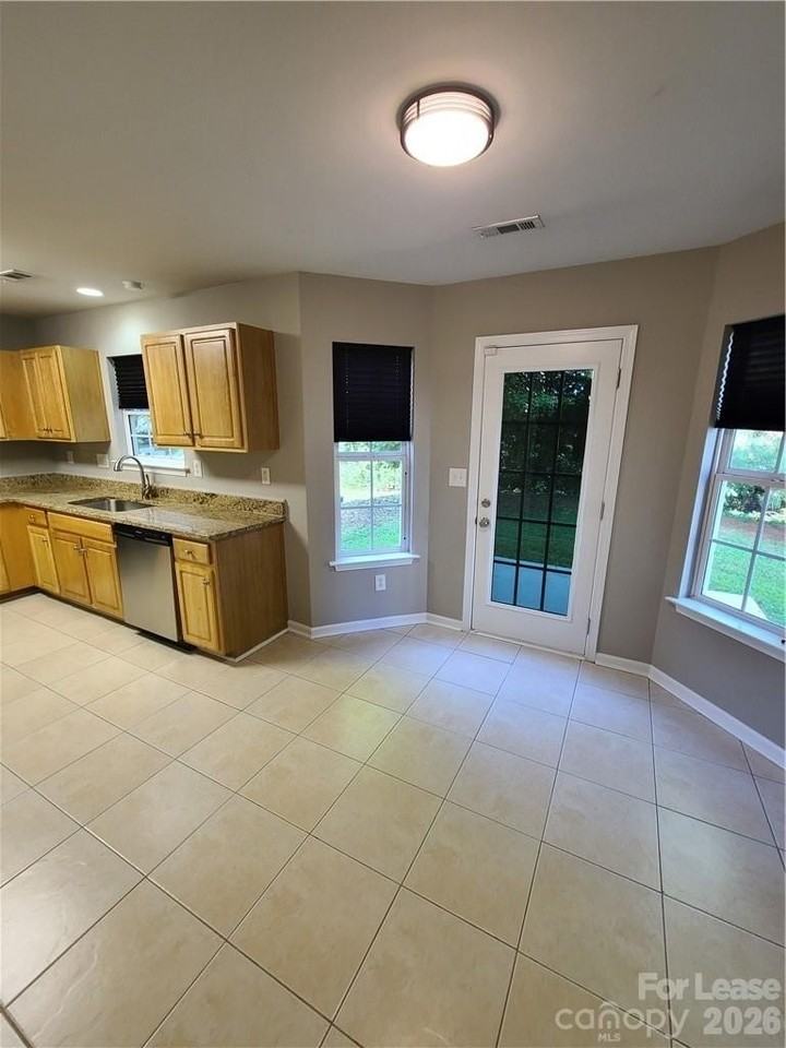 19231 Kanawha Dr - Photo 7 of 20