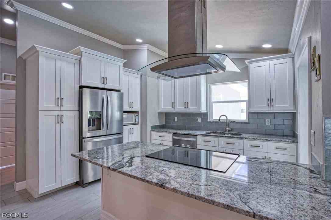 911 Sw 3rd Ave - Photo 6 of 35