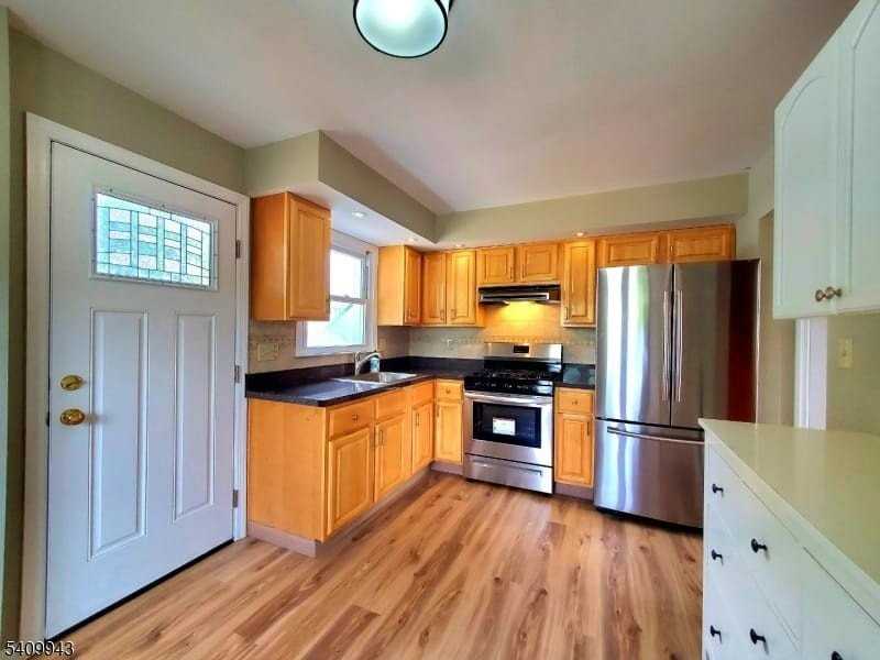 708 Farrand St #708A - Photo 3 of 18