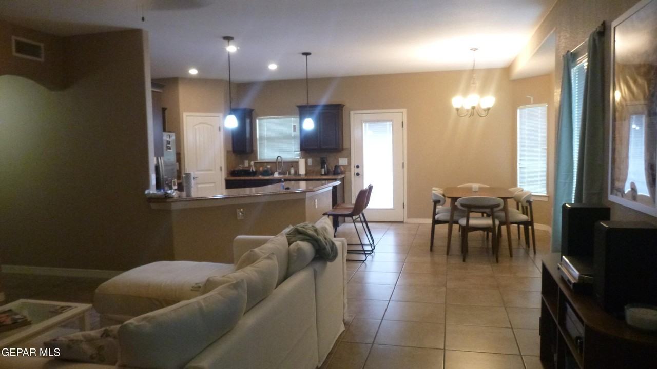 14229 English Point Ave - Photo 2 of 22