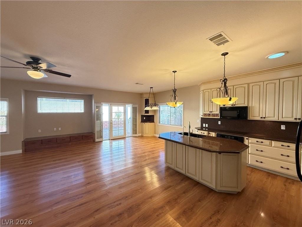 10146 Queens Church Ave - Photo 5 of 32