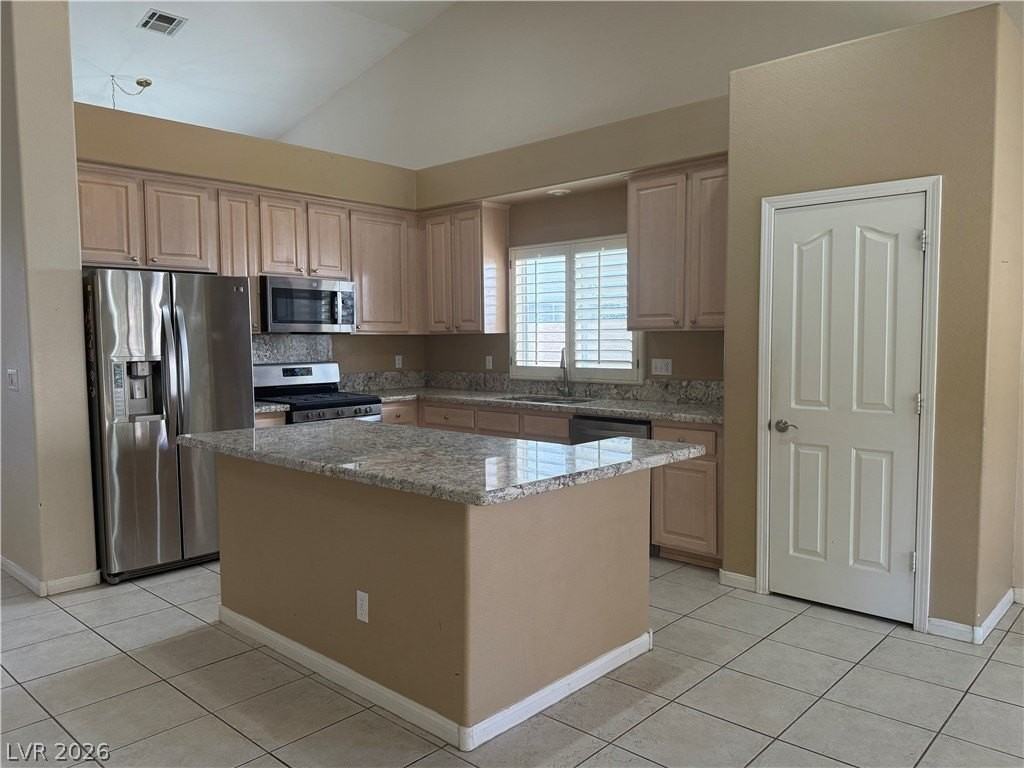 2764 Chokecherry Ave - Photo 2 of 15