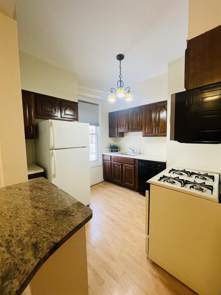 39 W 35th St #2 - Photo 4 of 21