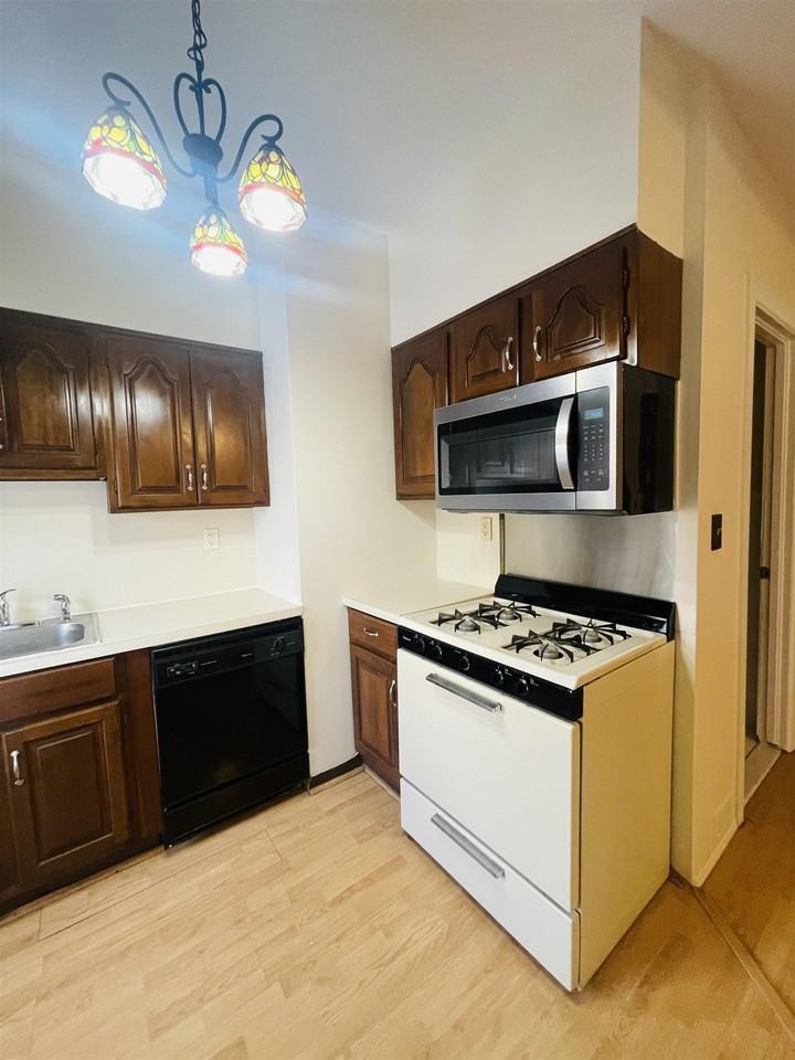 39 W 35th St #2 - Photo 6 of 21