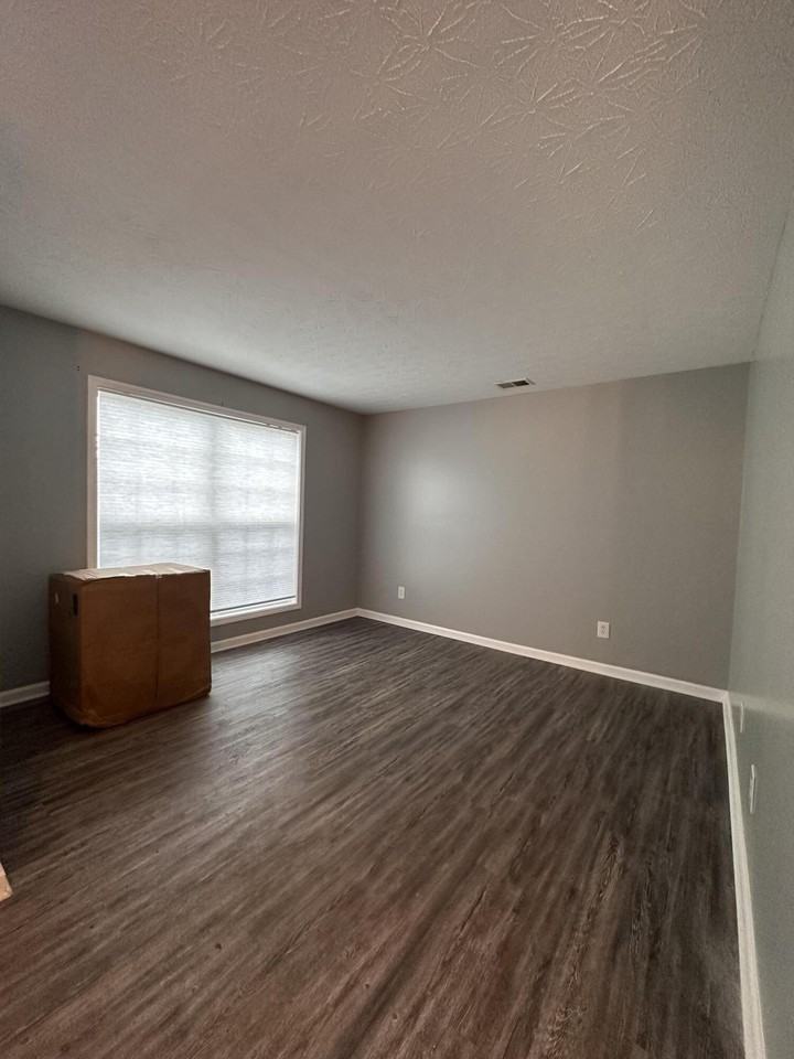 508 Newbury Way - Photo 2 of 18