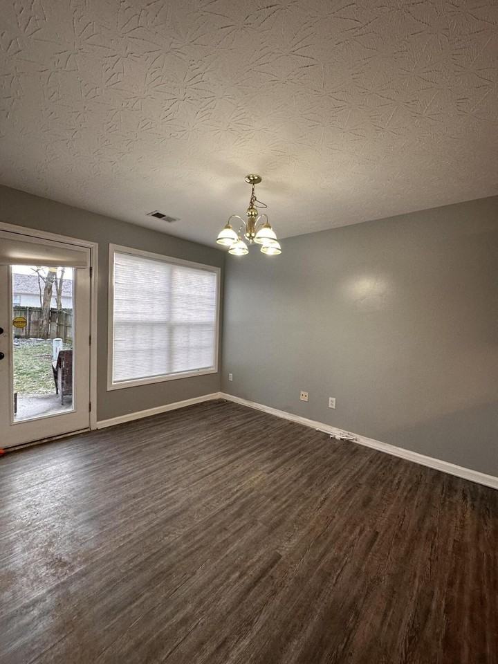 508 Newbury Way - Photo 5 of 18