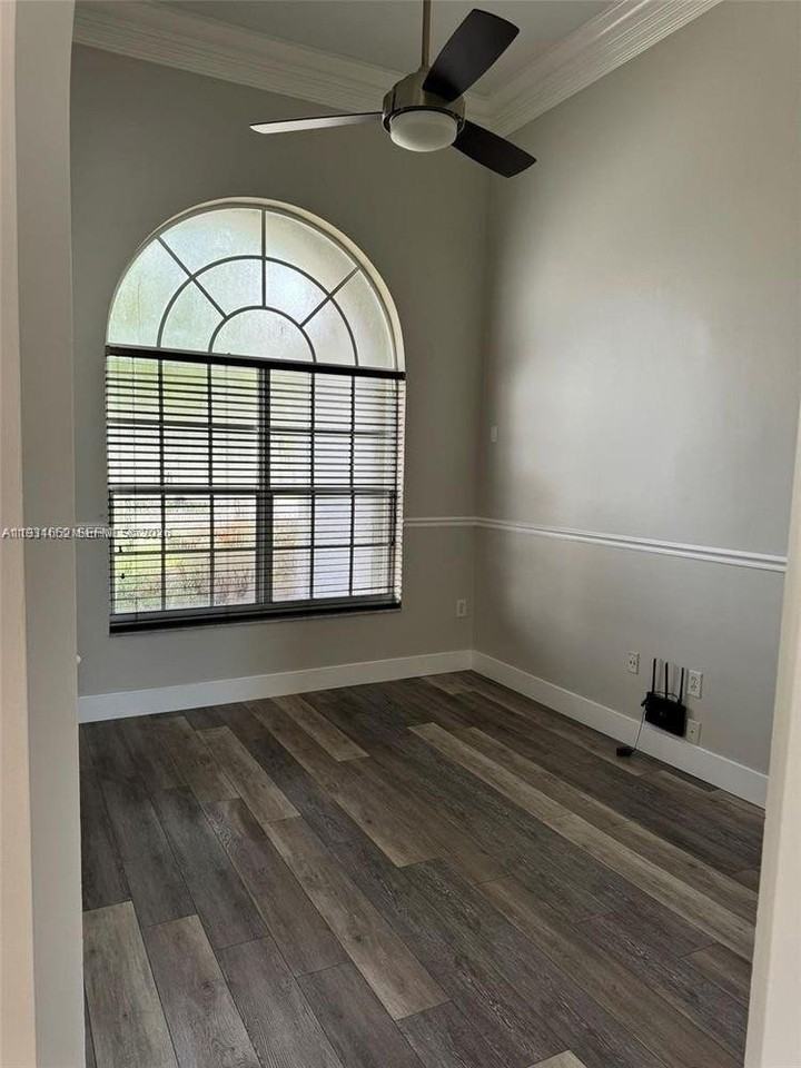 1302 Nw 139th Ave - Photo 5 of 27