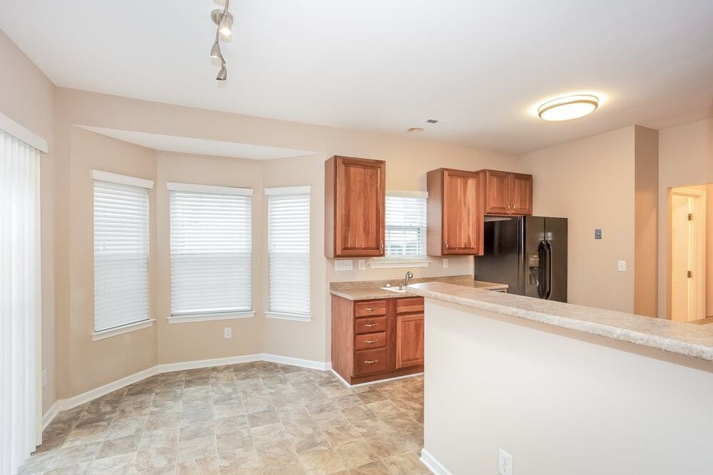 6625 Courtland St - Photo 6 of 15