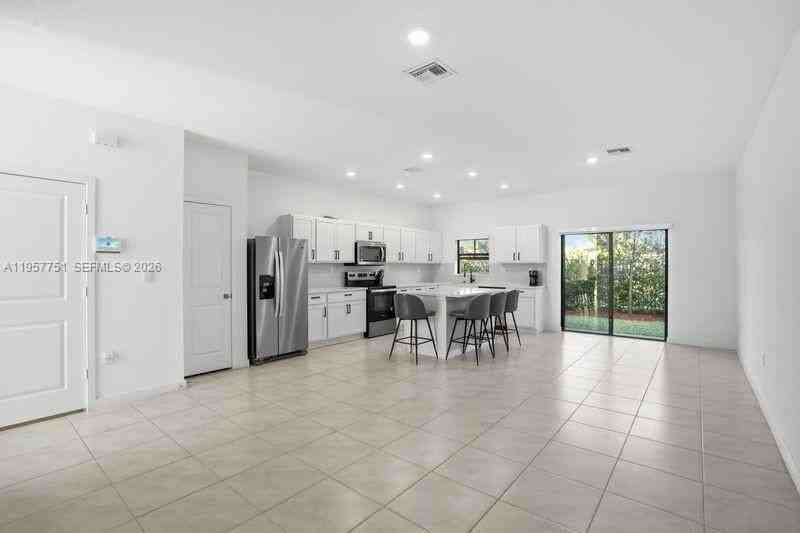 816 Nw 3rd Ter #818 - Photo 7 of 28