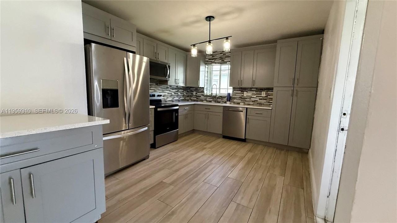 2811 Nw 26th Ave #0 - Photo 2 of 25