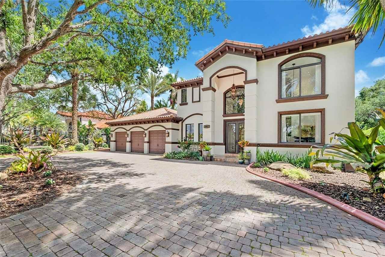 5621 Sw 68th Ct - Photo 3 of 18