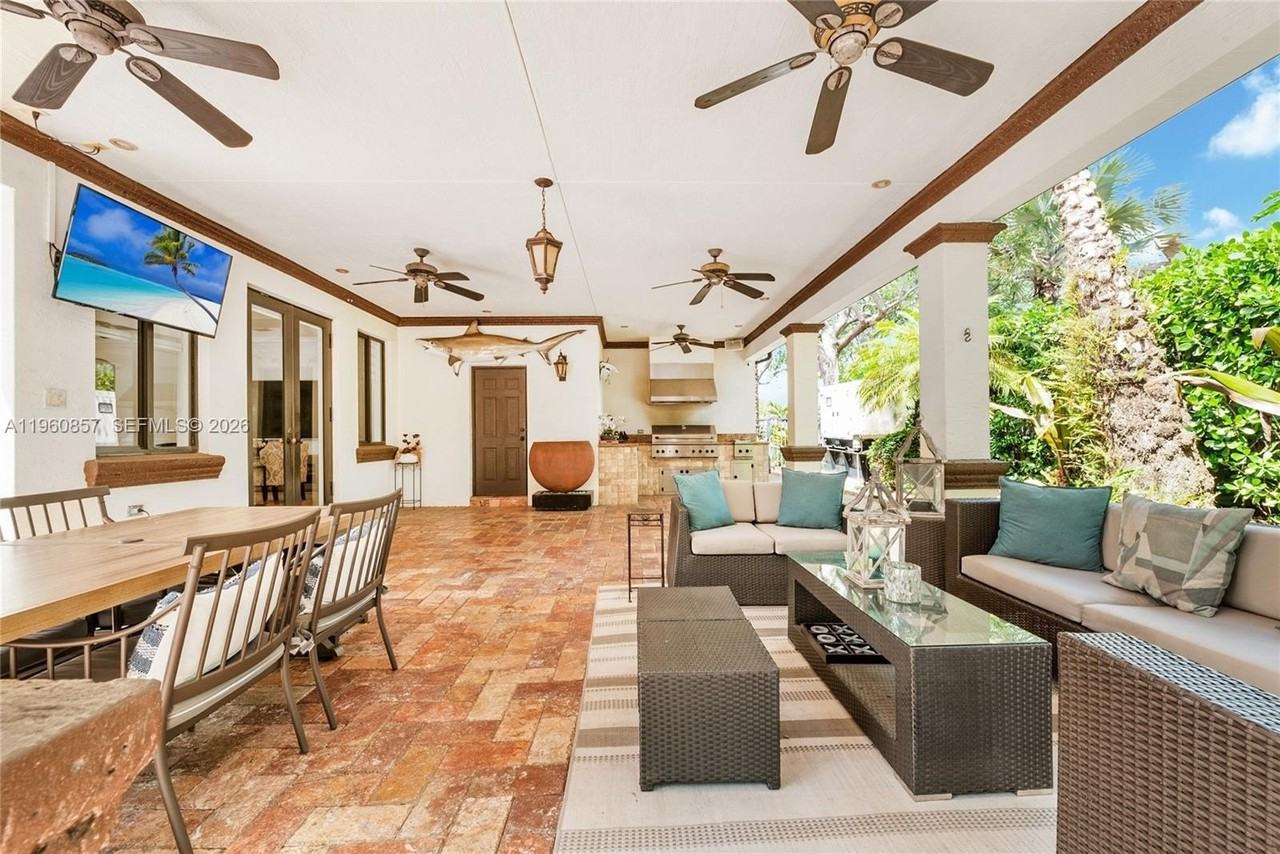 5621 Sw 68th Ct - Photo 6 of 18