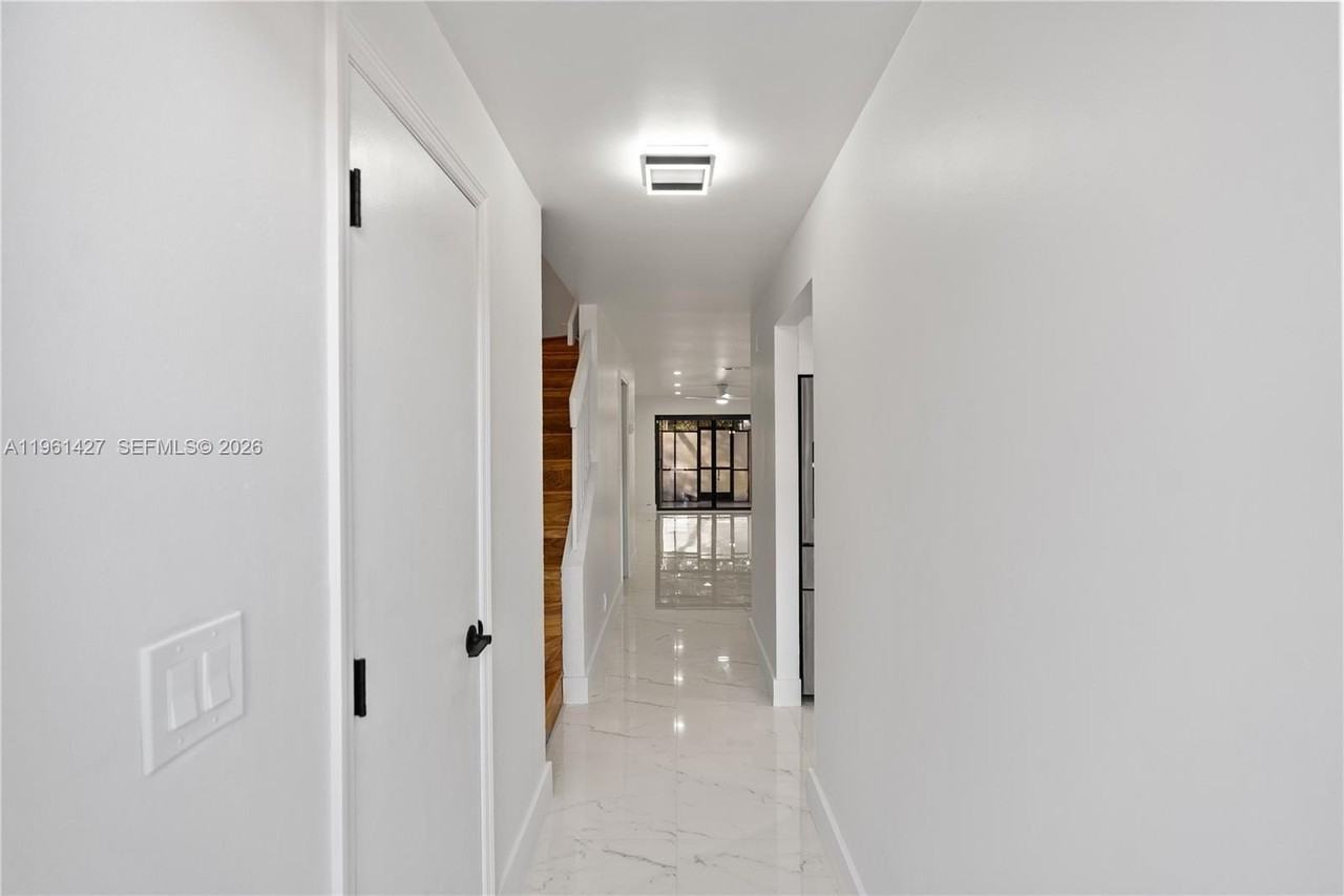 9740 Nw 10th St #82 - Photo 4 of 48