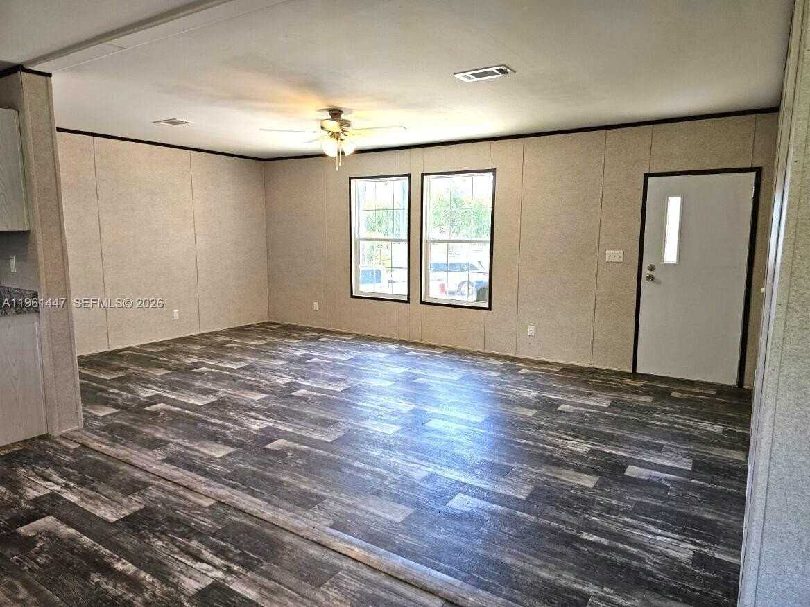 881 Woodland Blvd #0 - Photo 3 of 23