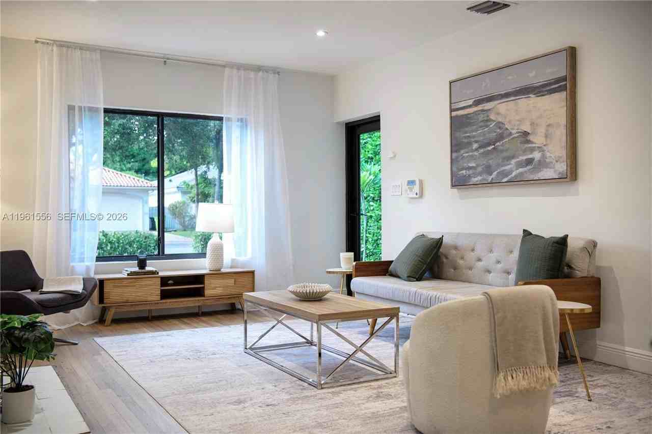 360 Ne 87th St - Photo 2 of 29