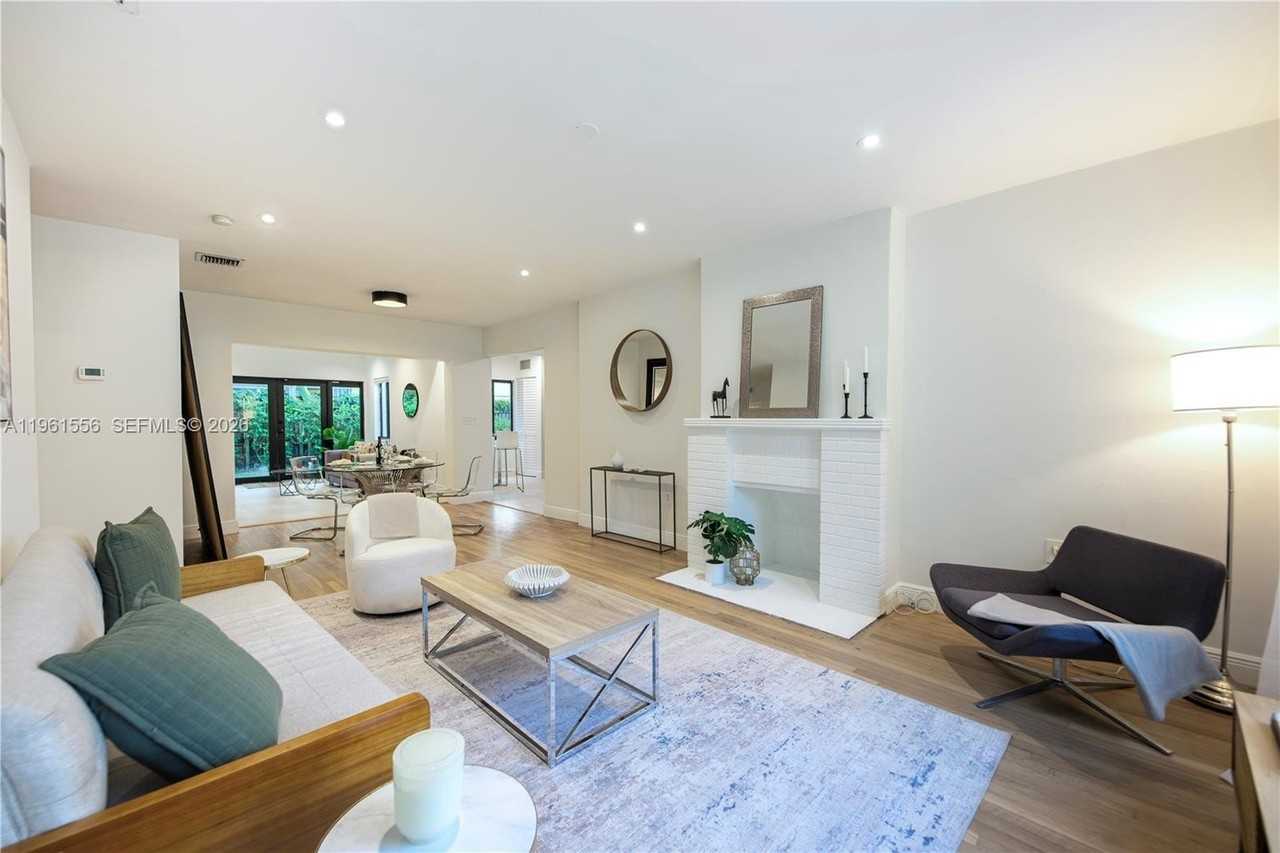 360 Ne 87th St - Photo 4 of 29