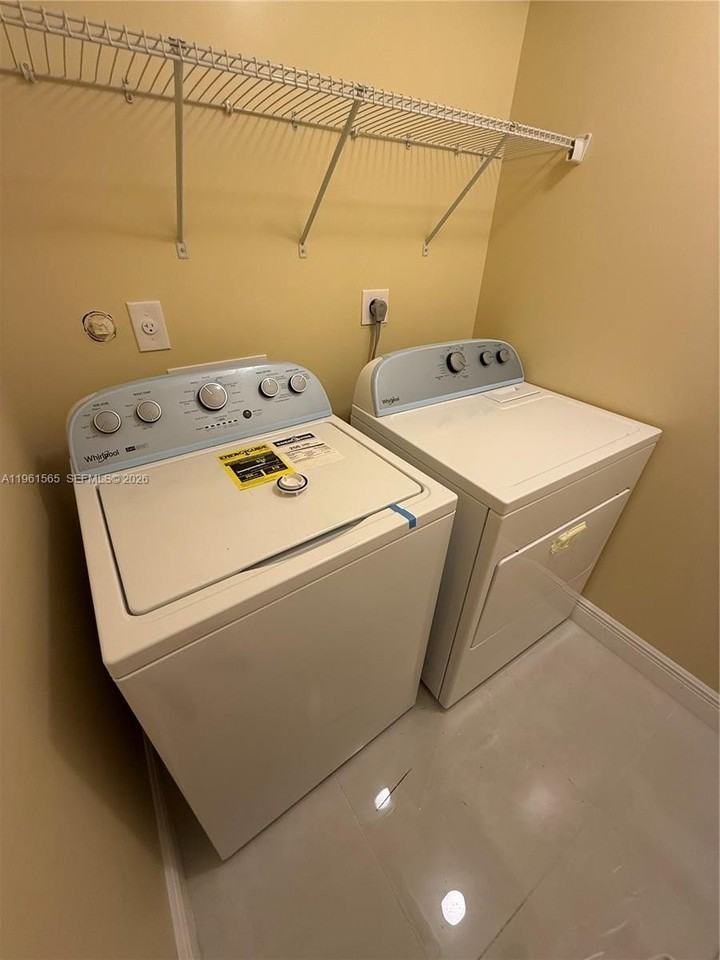 11061 Nw 39th St #1 - Photo 4 of 13