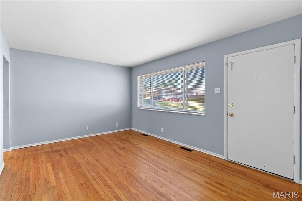 416 S Cadillac Dr - Photo 2 of 9