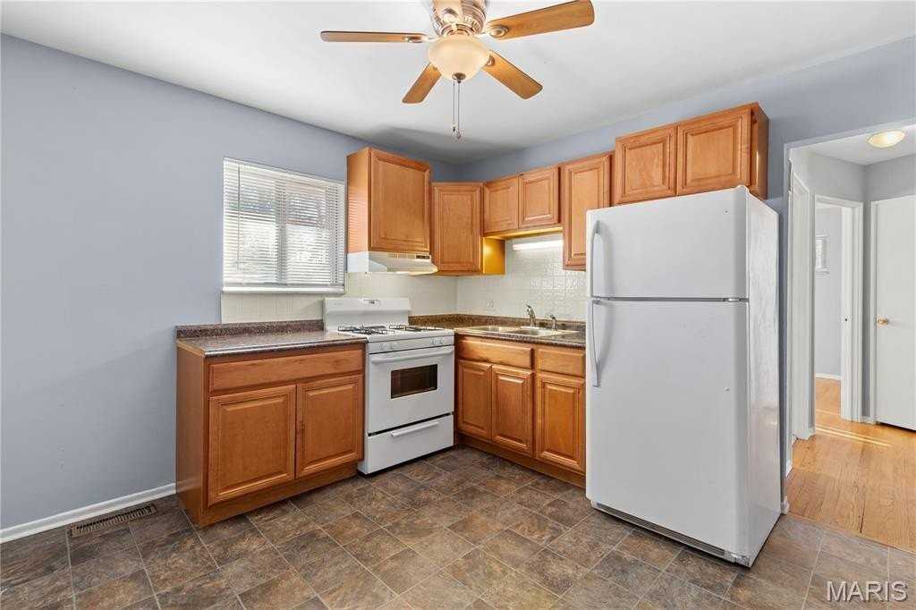 416 S Cadillac Dr - Photo 3 of 9