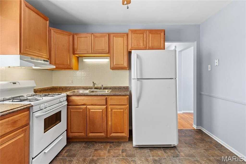 416 S Cadillac Dr - Photo 4 of 9