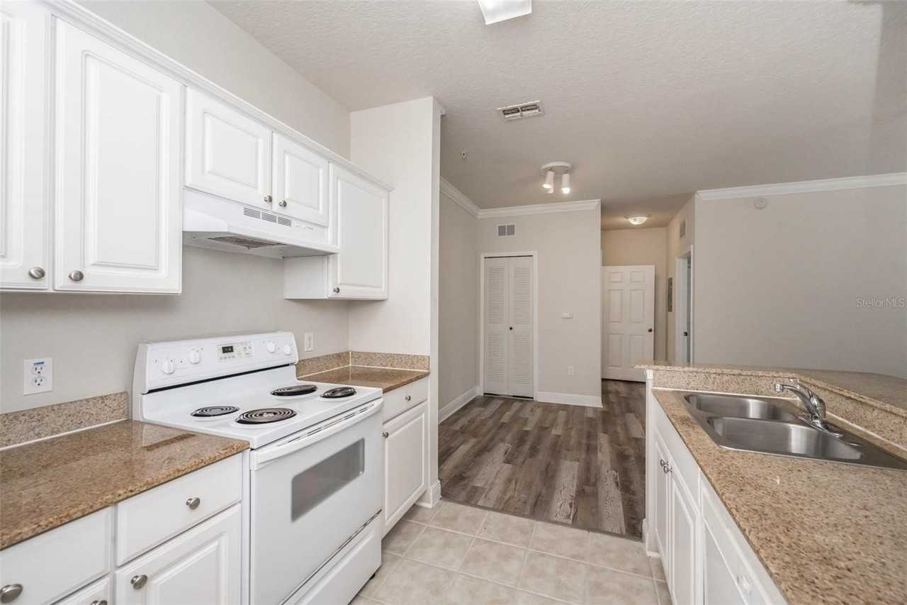 431 Southern Pecan Cir #201 - Photo 6 of 17