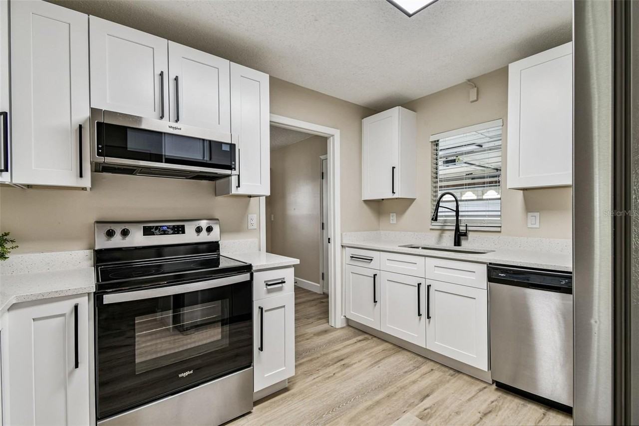 1805 Butterfly Pl - Photo 4 of 29