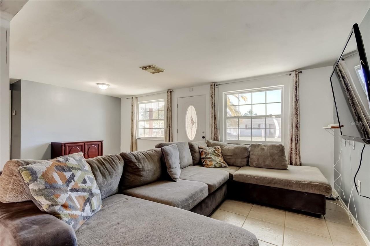 3041 Huntington Rd - Photo 3 of 25