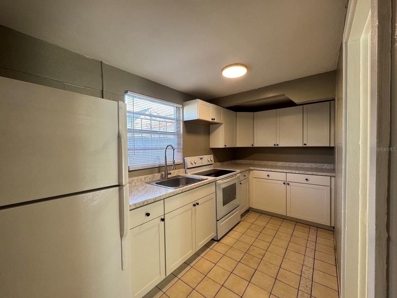 2913 N 10th St #A - Photo 4 of 7