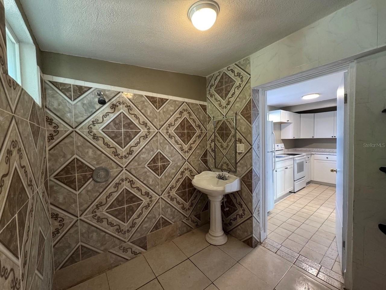 2913 N 10th St #A - Photo 6 of 7