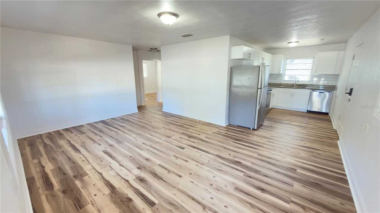 5625 5th St - Photo 7 of 33