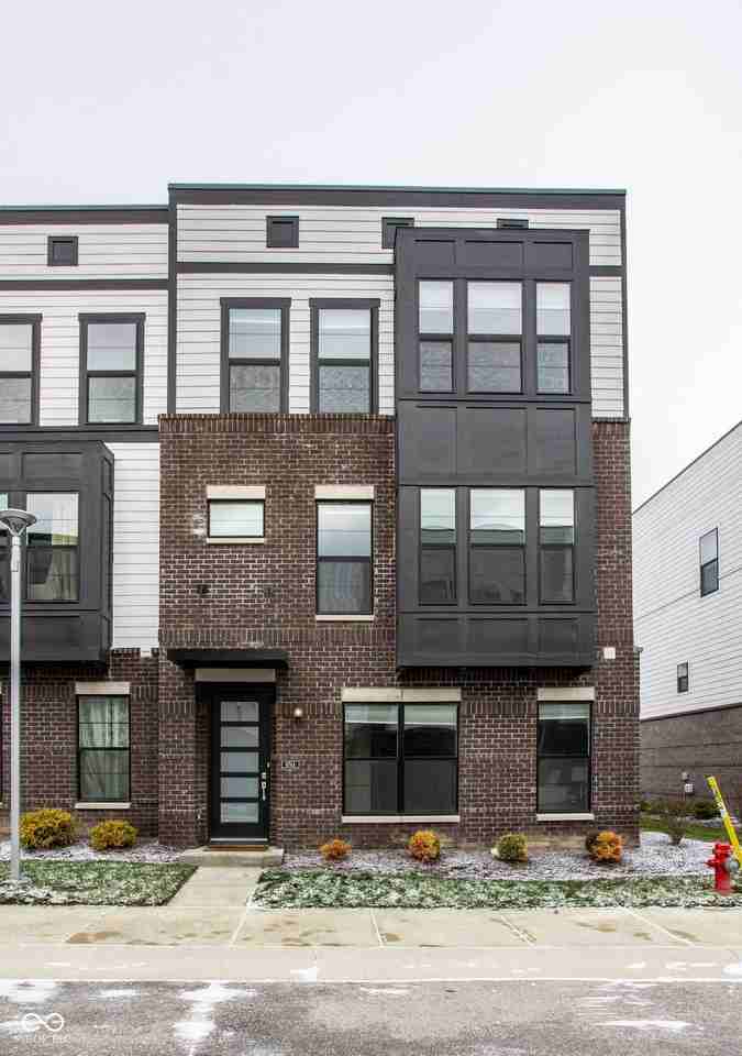 9744 Junction Sta - Photo 2 of 33