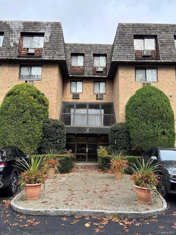 508 Central Park Ave Apt 5211 #5211 - Photo 2 of 24