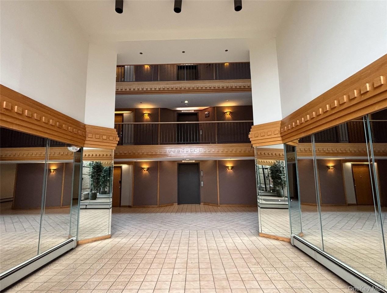 508 Central Park Ave Apt 5211 #5211 - Photo 3 of 24